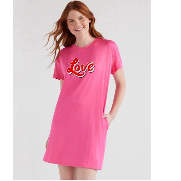 Women’s plus size nightshirt/ nightgown/pajamas NWT. Pink/red Love. 2X-3X - Picture 1 of 2